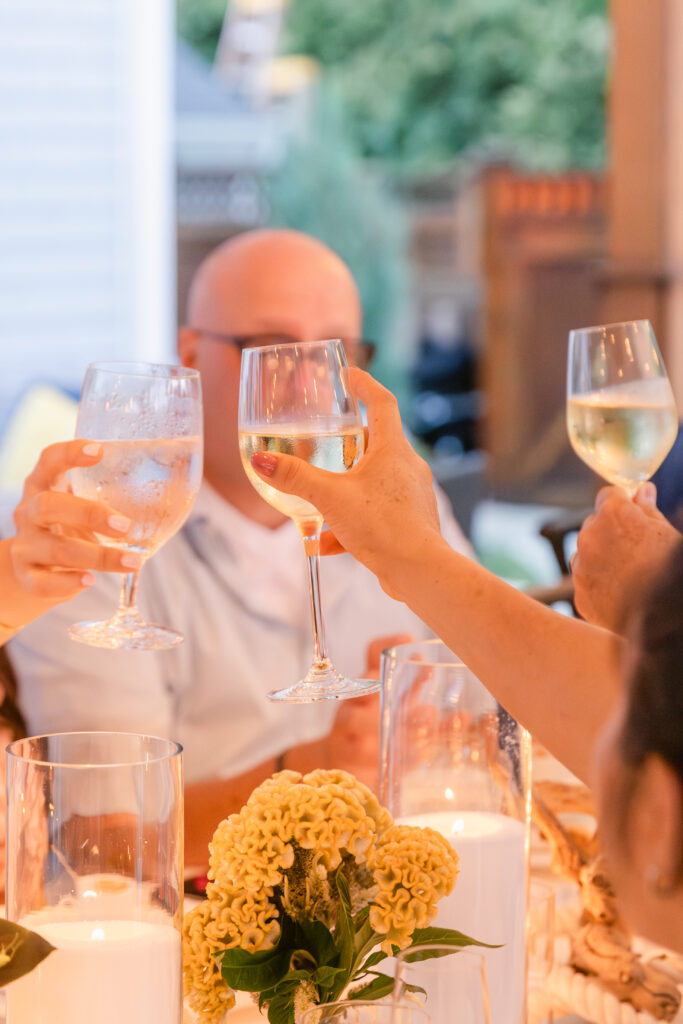 People cheersing their glasses