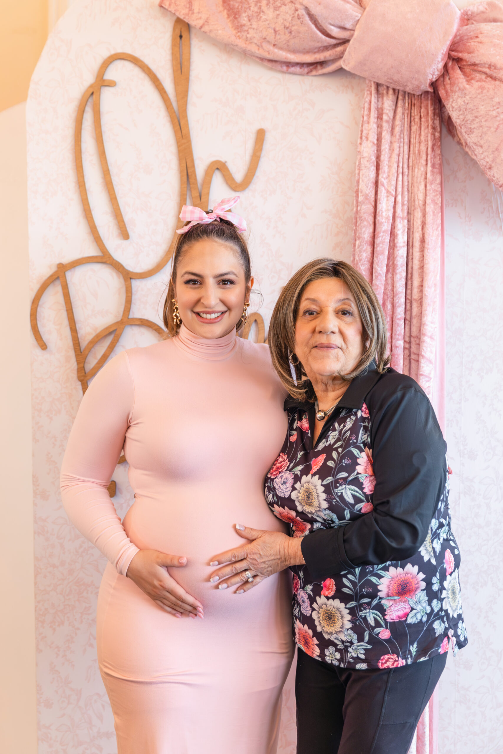 Baby Shower Guest Outfits and photo wall