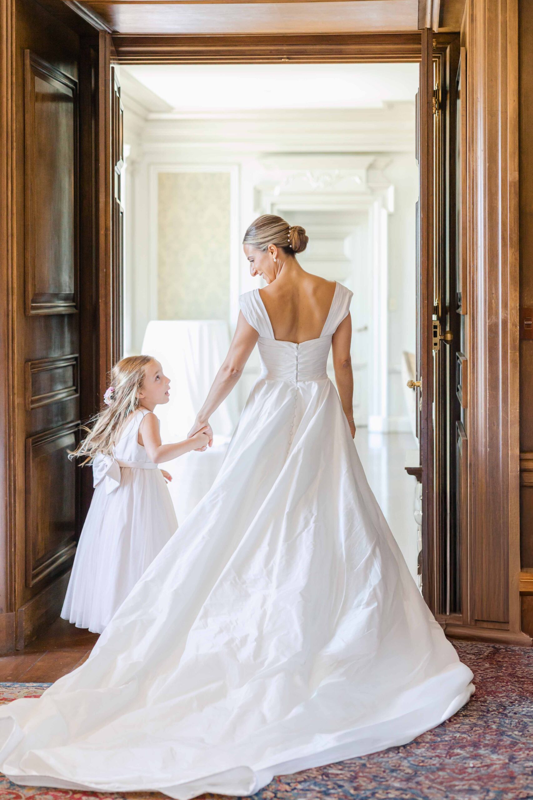 bride and flower girl