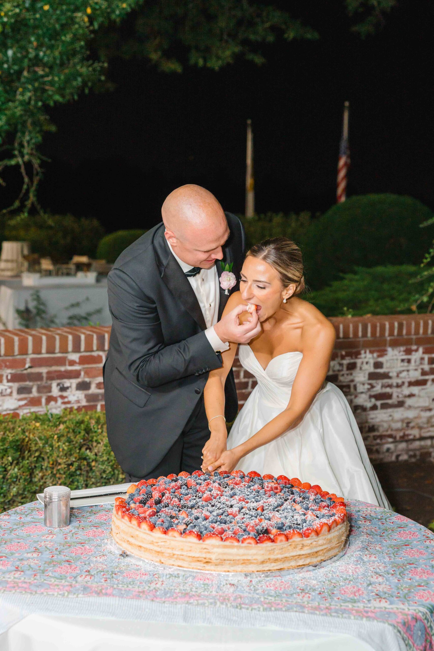 Millefoglie cake decorating