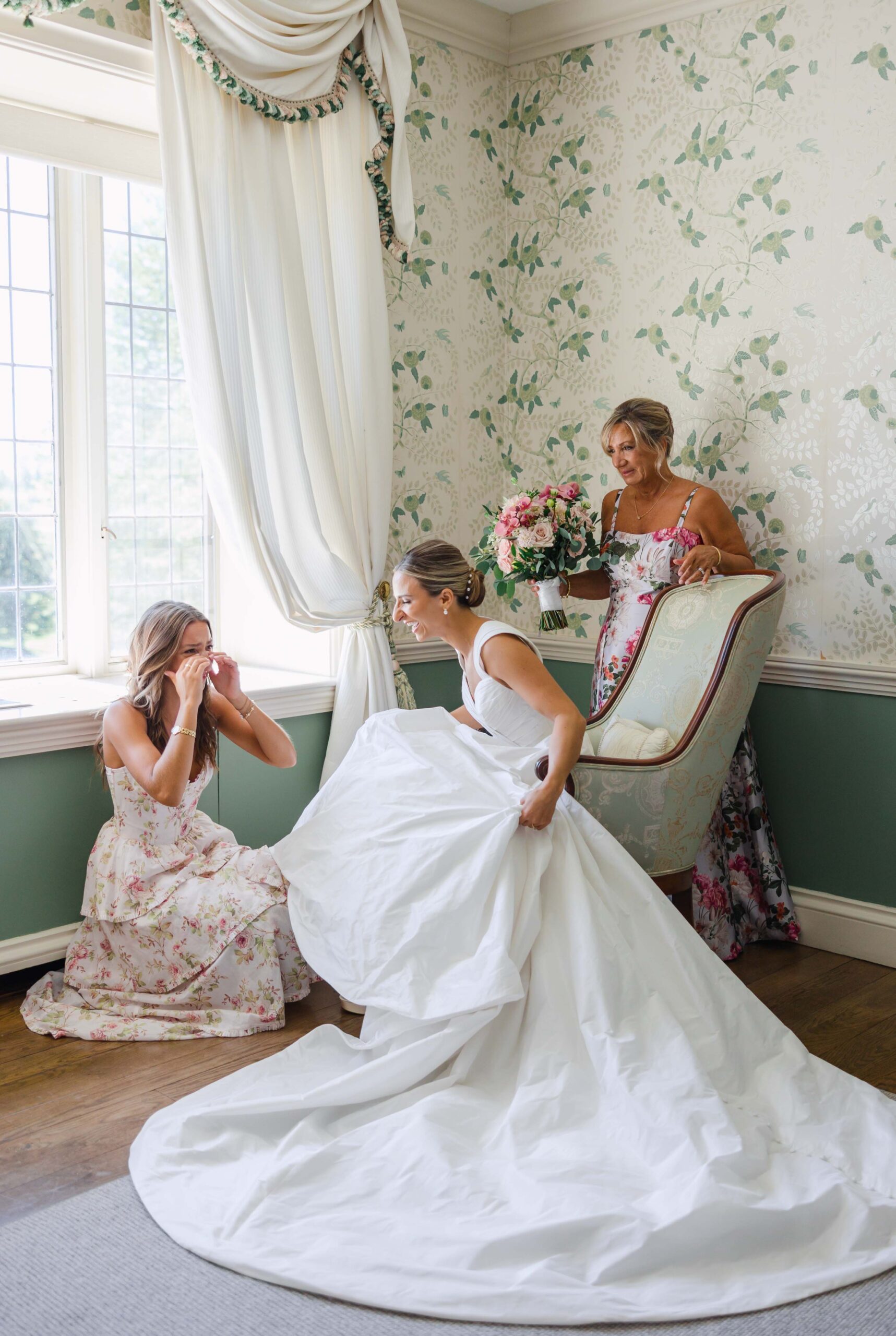 wedding morning with bride, sister, and mom